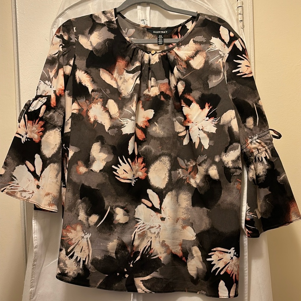 Size XL Ellen Tracy Floral Blouse